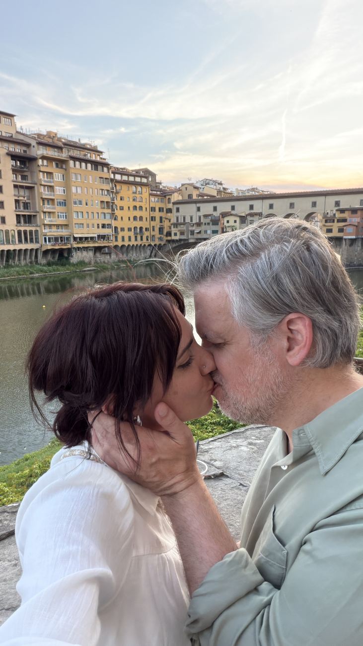 Danielle and Patrick kissing at sunset on the Ponte Vecchio bridge in Florence
